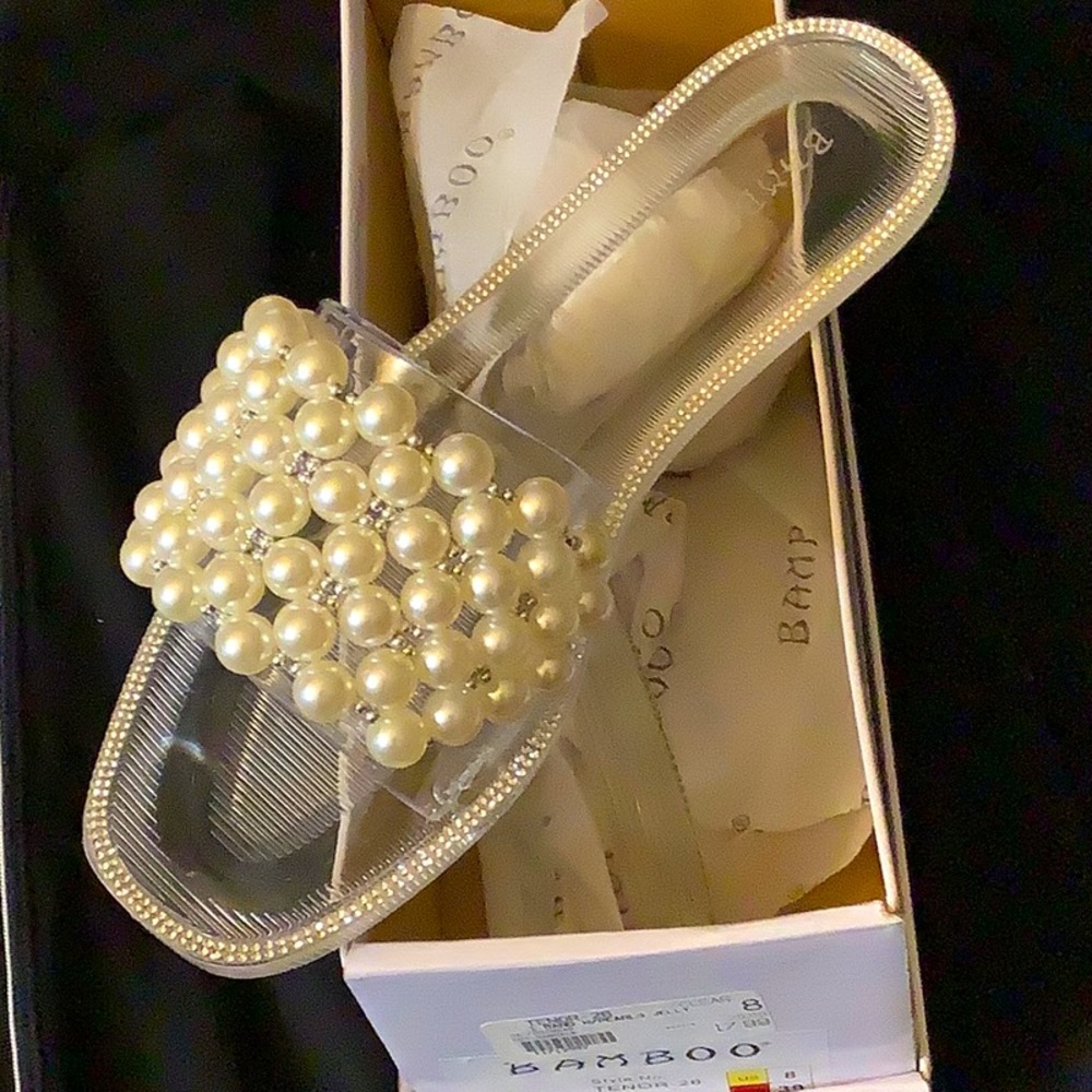 Size 8, jelly slide adorned with pearls.